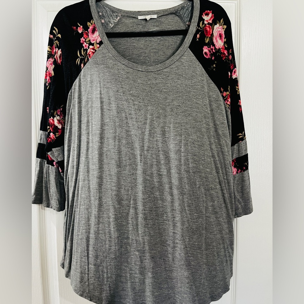 Maurice’s Casual mid length sleeve floral shirt - Picture 6 of 7